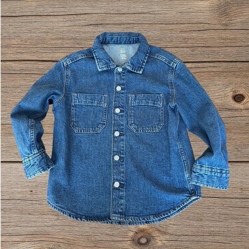 ⭐️ GAP ⭐️ // DENIM SHIRT / JACKET // SIZE 5